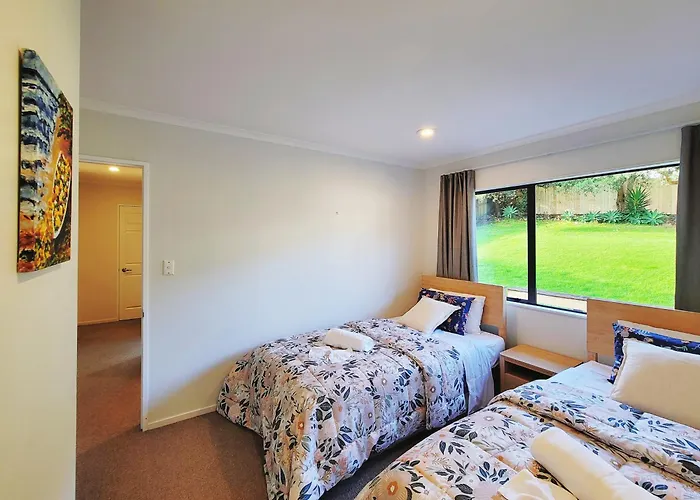 Sea View 5 Bedroom Holiday House