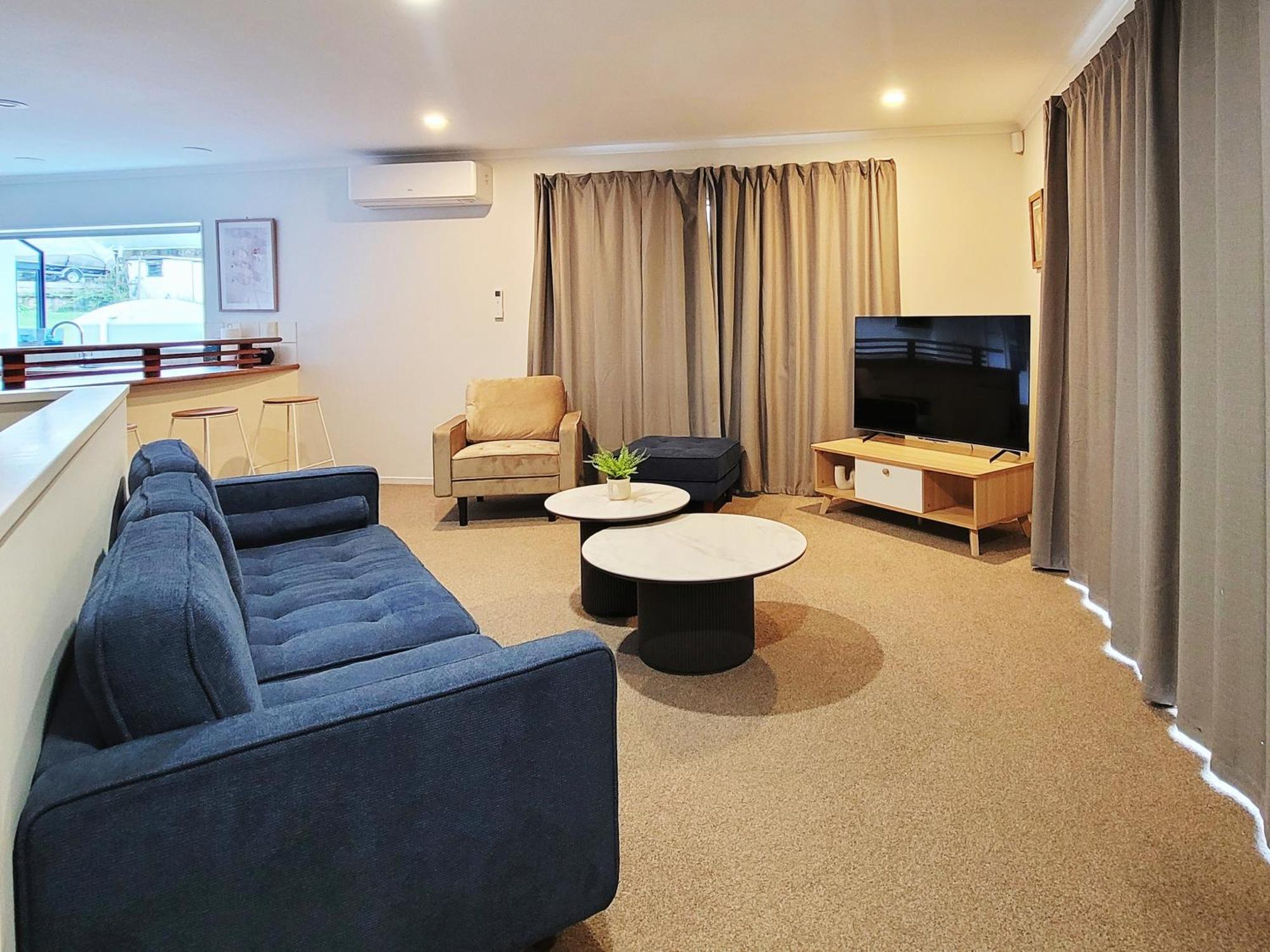 Sea View 5 Bedroom House Whangaparaoa