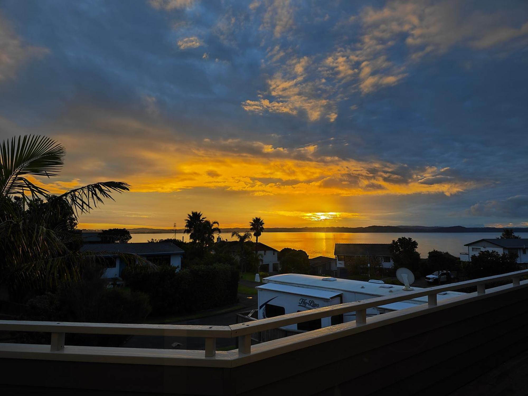 Sea View 5 Bedroom House * Whangaparaoa
