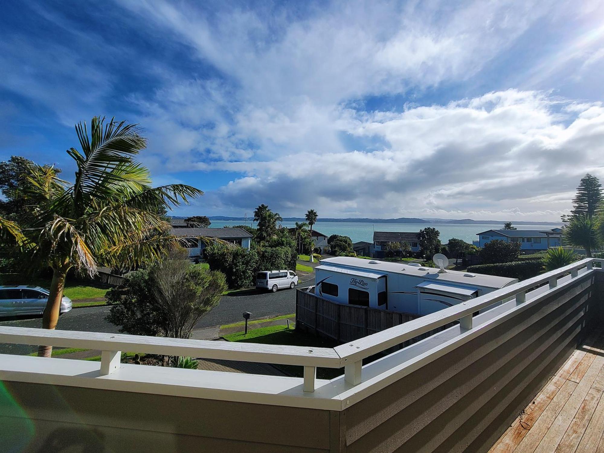 Sea View 5 Bedroom House Whangaparaoa